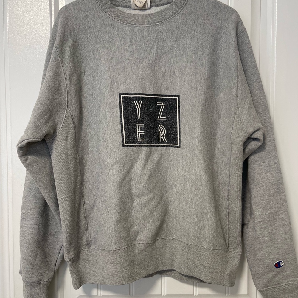 Champion Men's Gray Crewneck Sweater